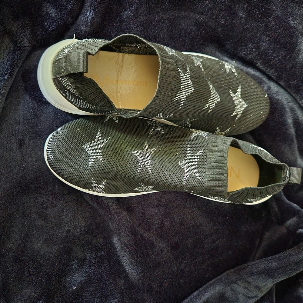 Women's fashion sneakers worn once